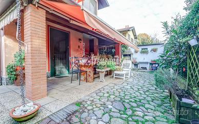 VARALLO POMBIA - VILLA BIFAMILIARE CON GIARDINO