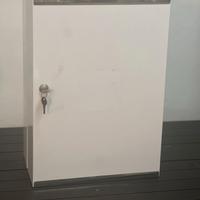 Armadietto metallico con chiave