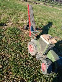 trattore con nastro trasportatore 