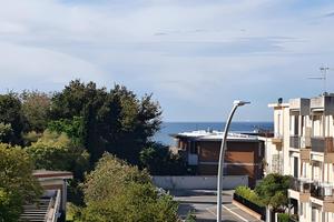 Rif. 97 trilocale ristrutturato vista mare