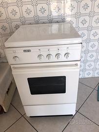 Cucina a gas Delonghi con forno integrato