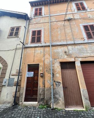 2 LOCALI A CIVITA CASTELLANA