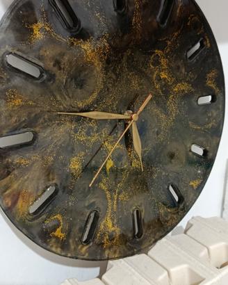 orologio artigianale in resina epossidica 