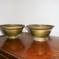 Coppia di ciotole in ottone con patina originale