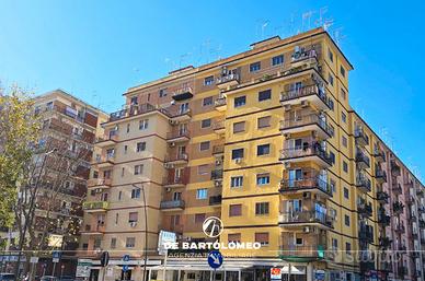 Ampio app. via Plateja ang. viale Magna Grecia