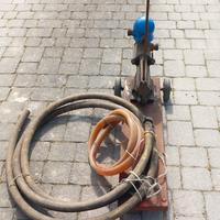 Pompa a mano per travasare liquidi