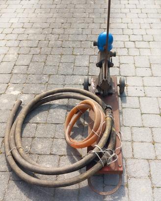 Pompa a mano per travasare liquidi