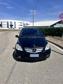 MERCEDES B180
