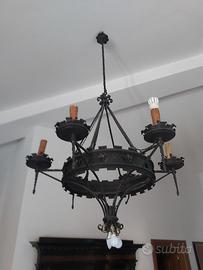 Lampadario medioevale.