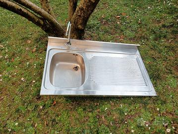 lavandino in acciaio