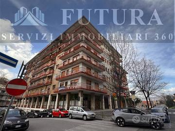 Appartamento di 150 m² con 5 locali e box auto a A
