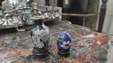 Vaso nero più uovo in cloisonne