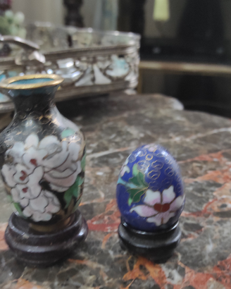 Vaso nero più uovo in cloisonne
