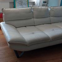 Divano in pelle bianco