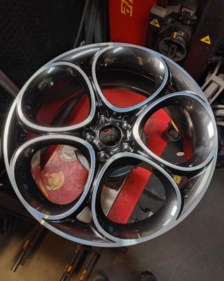Cerchio in lega Alfa Giulia 19"
