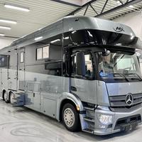 Van AKX con popout per trasporto cavalli