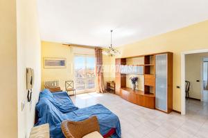 3locali, ultimo piano con box, cantina e balconi