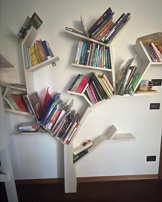Libreria a forma  di albero bianca