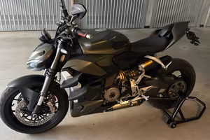 Ducati Streetfighter V2 955 2023 stormgreen