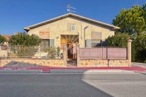 CASA SEMINDIPENDENTE A OPPEANO