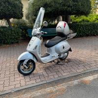 Vespa 200 gts