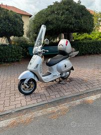 Vespa 200 gts