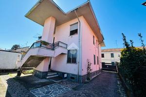 PORZIONE DI BIFAMILIARE A PREGNANA MILANESE