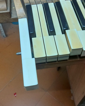 Meccaniche,avorio e accordature pianoforti