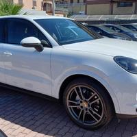 PORSCHE Cayenne 3.0 V6
