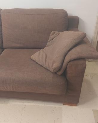 Divano-letto tre posti color tabacco