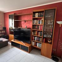 Parete attrezzata soggiorno in noce con libreria