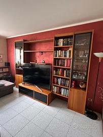 Parete attrezzata soggiorno in noce con libreria