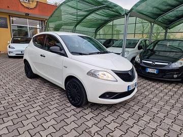 Lancia Ypsilon 1.0 FireFly S&S Hybrid Ecochic Silv