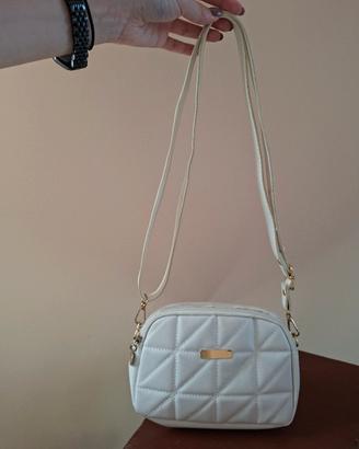 Borsa bianca a tracolla con effetto trapuntato