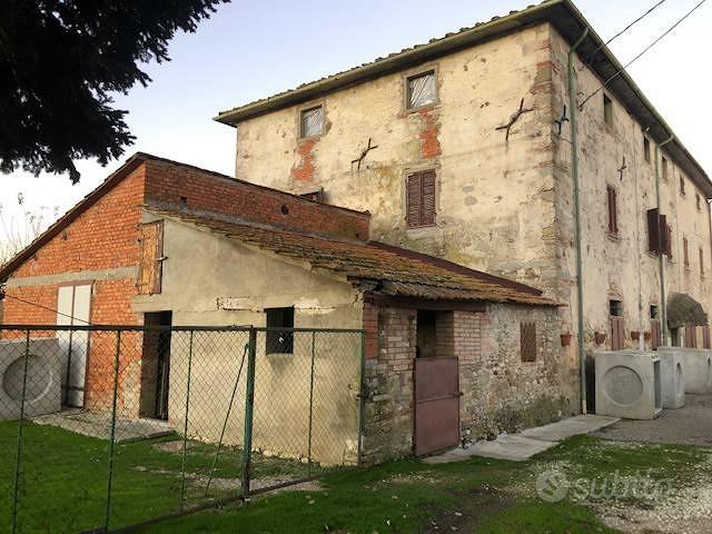 Rustico / Casale di 340 m² con 2 locali e box auto - Vista 3