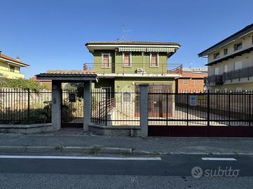 VILLA SINGOLA A CARUGATE
