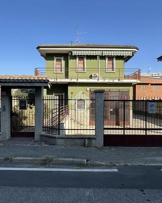 VILLA SINGOLA A CARUGATE