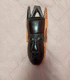 maschera africana in ebano da esposizione 