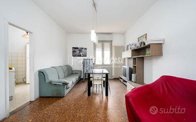 APPARTAMENTO IN ZONA COMODA AI SERVIZI CON DUE BAL