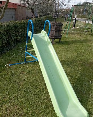 Scivolo da giardino.