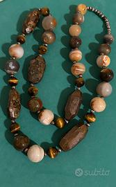 Collana in pietre colorate