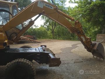 Escavatore gommato Benfra