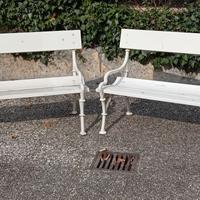 Panchine in legno e ghisa