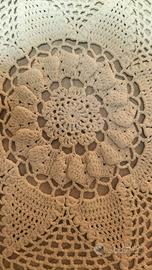 copritavolo a uncinetto