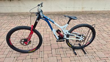 commencal dh v4 taglia L