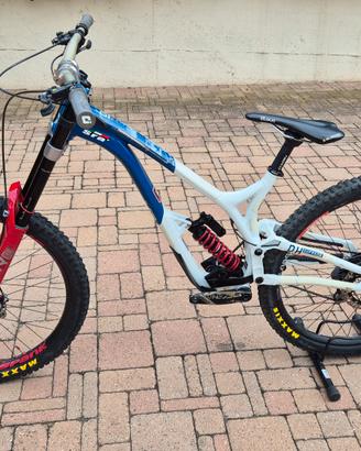 commencal dh v4 taglia L