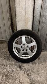 Cerchi in lega con gomme 