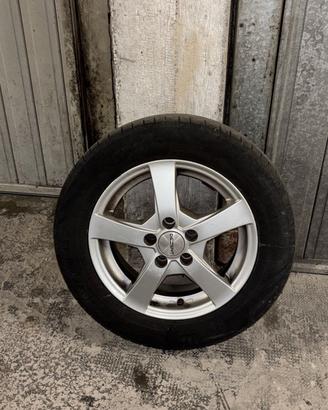 Cerchi in lega con gomme 
