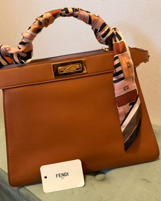 Fendi borsa Peekaboo ISeeU media