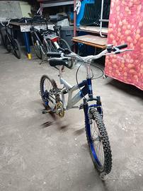 mountabike con ammortizzatore centrale